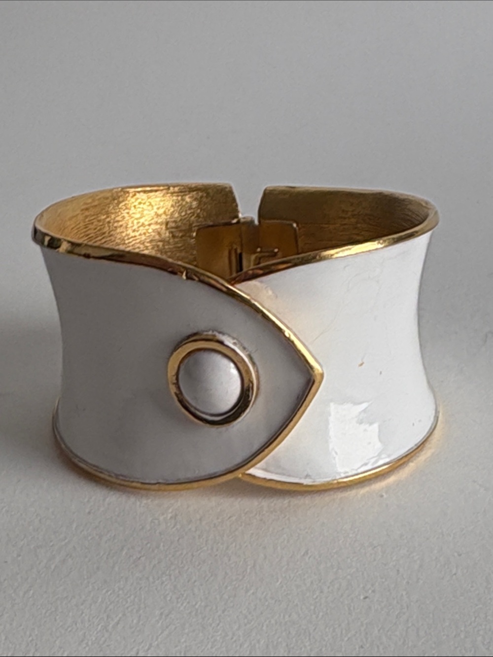 Vintage 1950s Crown Trifari White Enamel Gold Cuff Bracelet - Picture 6 of 7